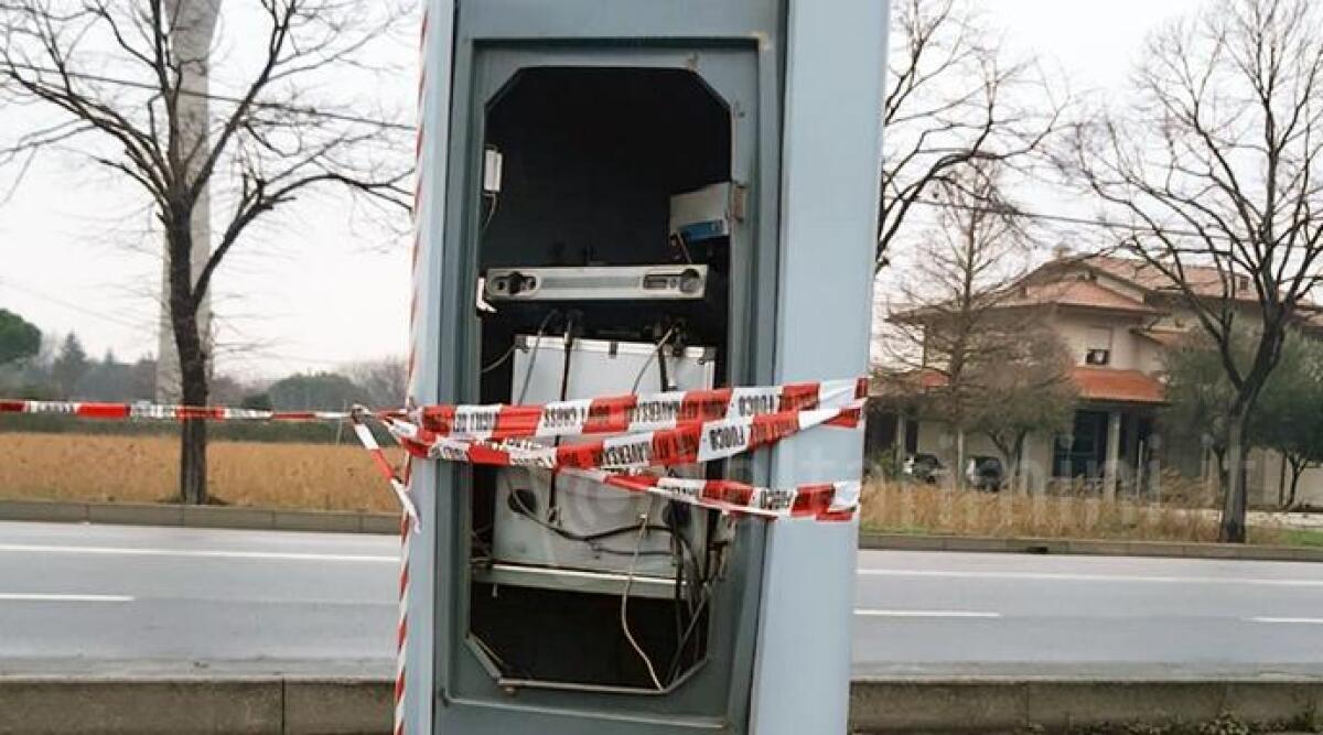 Vandalizzato nella notte l'autovelox di via Tolemaide a Rimini - 