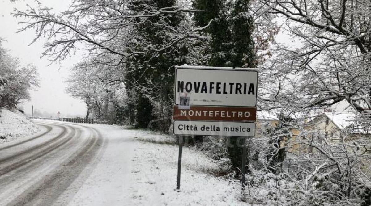 La Valmarecchia si risveglia sotto la neve, entroterra imbiancato -