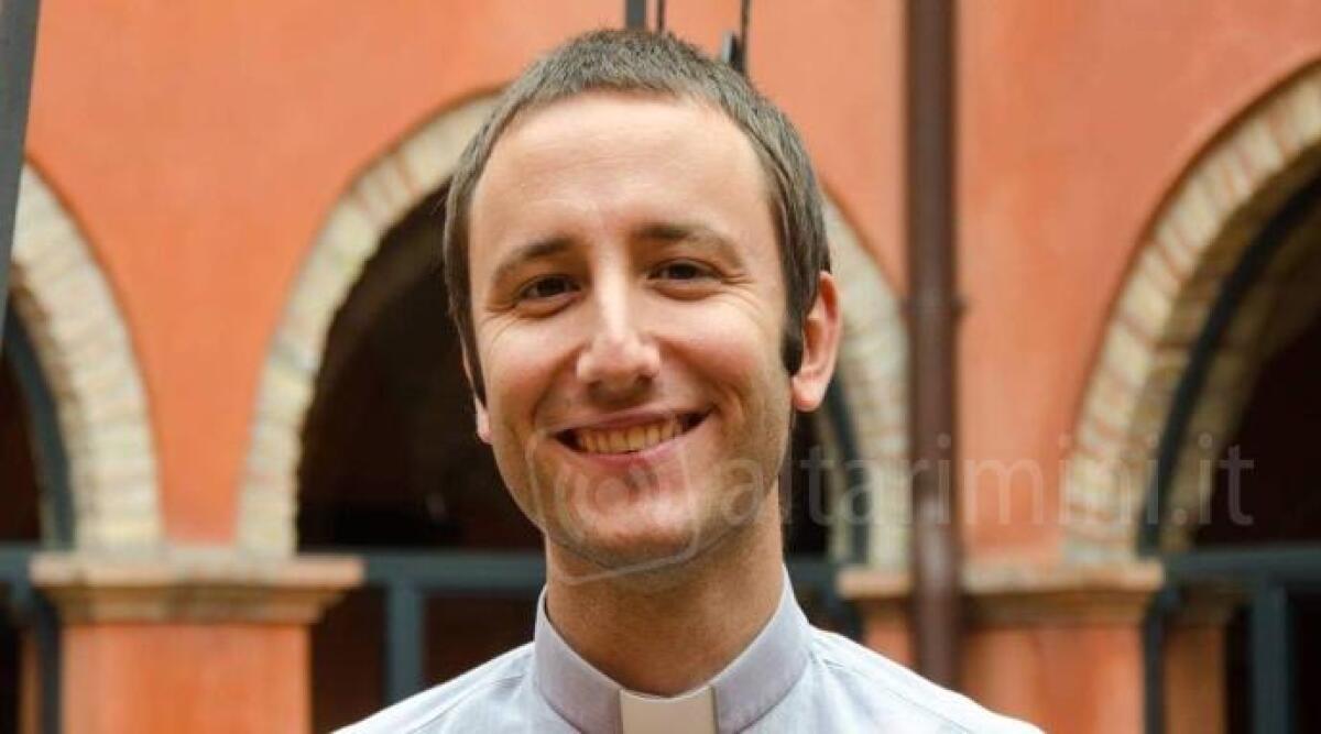 Riccione: Don Stefano Battarra nuovo parroco agli Angeli Custodi di Riccione - 