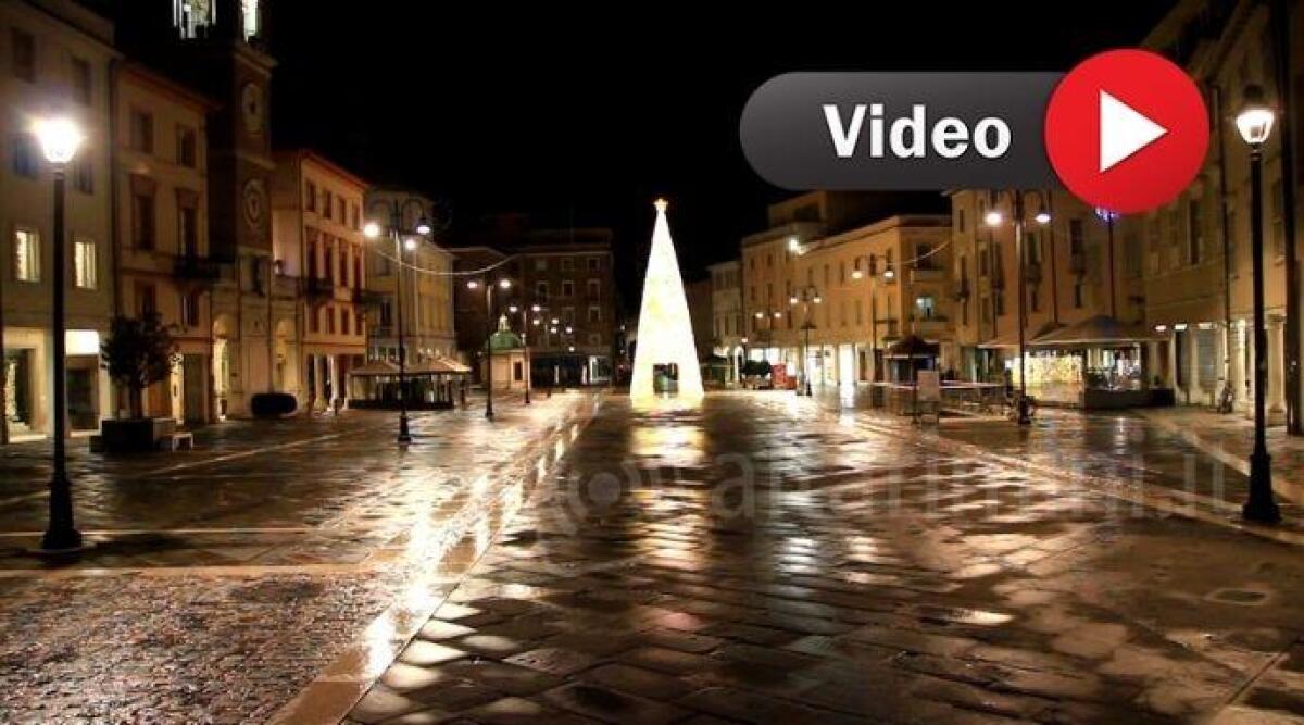 VIDEO Rimini deserta a Capodanno nel racconto di 'Un reporter in valigia' -