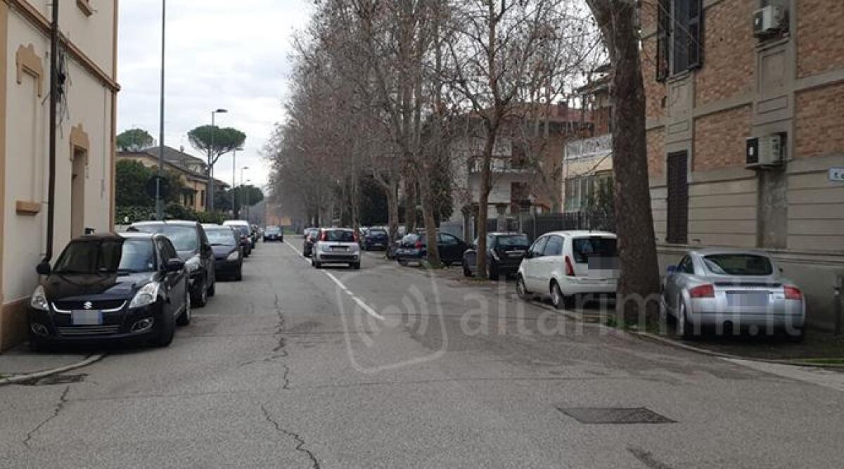 Rimini, strada senza marciapiedi: "Un pericolo per i pedoni" - 