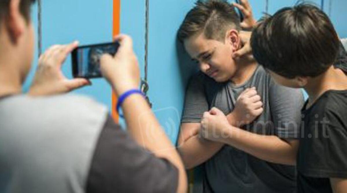 Solitudine, fragilit&agrave; e paure: crescono i disagi online, scuole di Rimini contro il cyberbullismo - 
