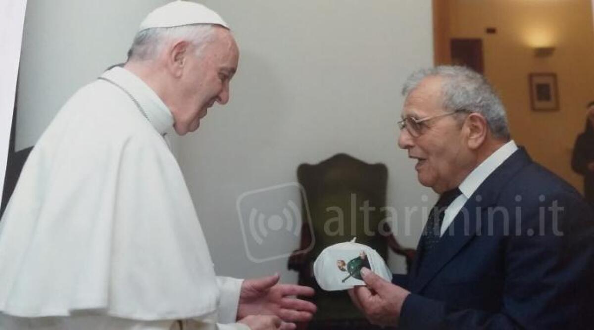 Saludecio: una targa in memoria di Luigi Calesini, saludecese doc scomparso recentemente a 85 anni -