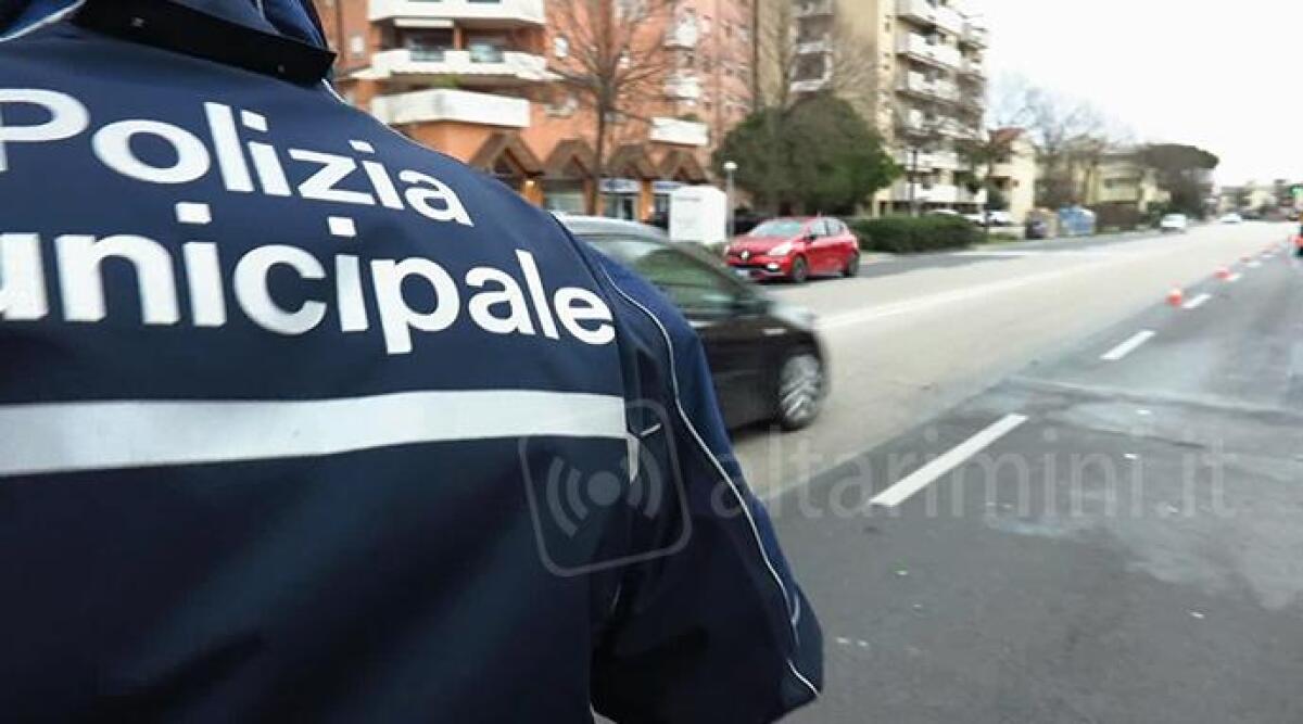 Cambia targa, auto regolarmente assicurata ma 'becca' un maxi verbale. Il caso - 