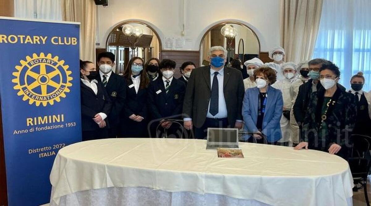 Il Rotary dona laptop agli studenti di due scuole riminesi per la didattica a distanza - 