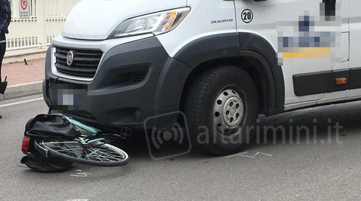 Investita una 45enne in bicicletta, grande spavento a Riccione - 