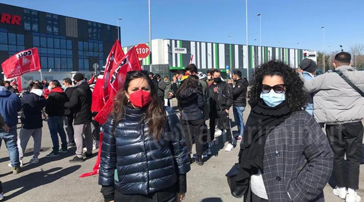 Lo sciopero dei lavoratori di Amazon a Santarcangelo: "Ritmi e turni di lavoro esagerati" -