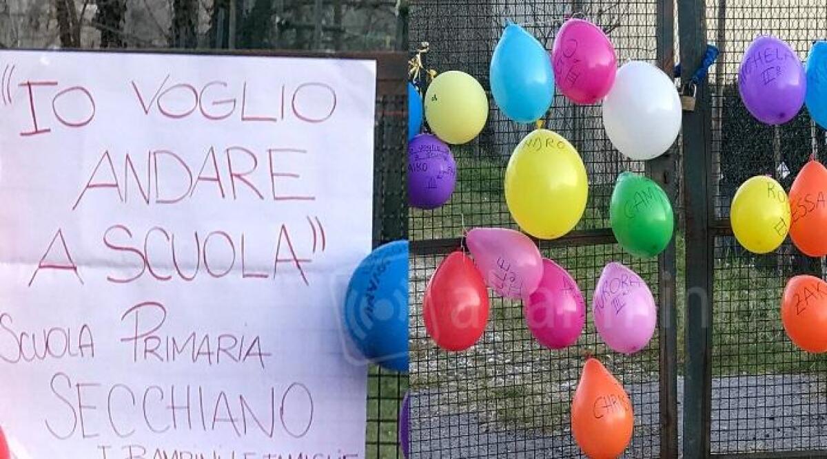 Palloncini con i nomi degli alunni, protesta della scuola primaria di Secchiano -