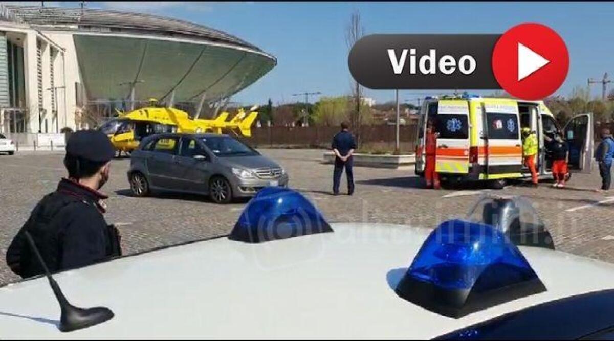 VIDEO Incidente sul lavoro a Rimini: gli cade addosso un carico pesante, grave operaio 28enne -
