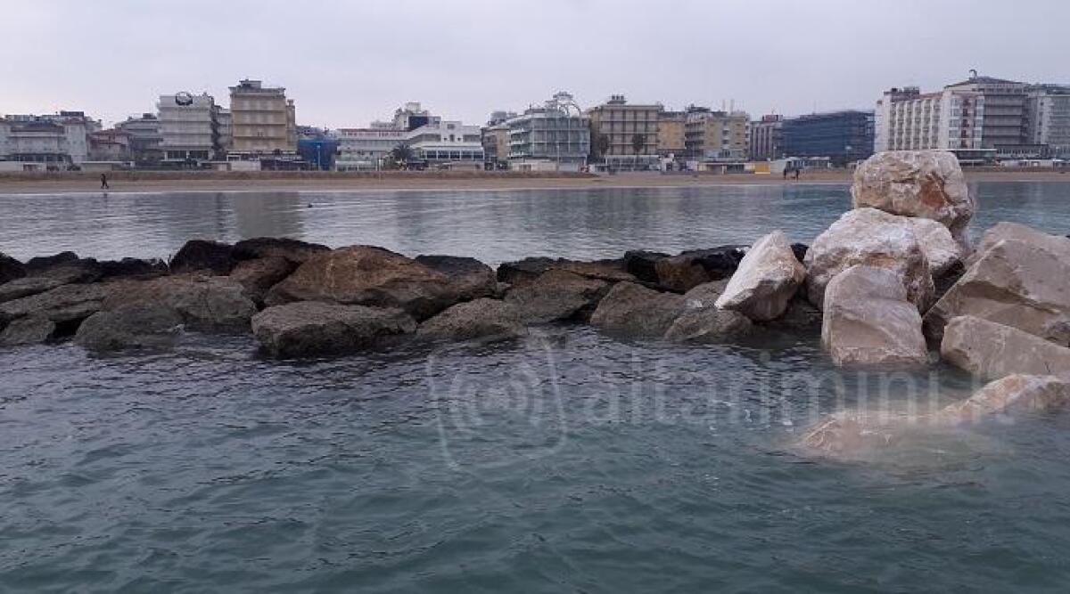 Cattolica, completati i lavori di manutenzione e rinforzo della scogliera - 