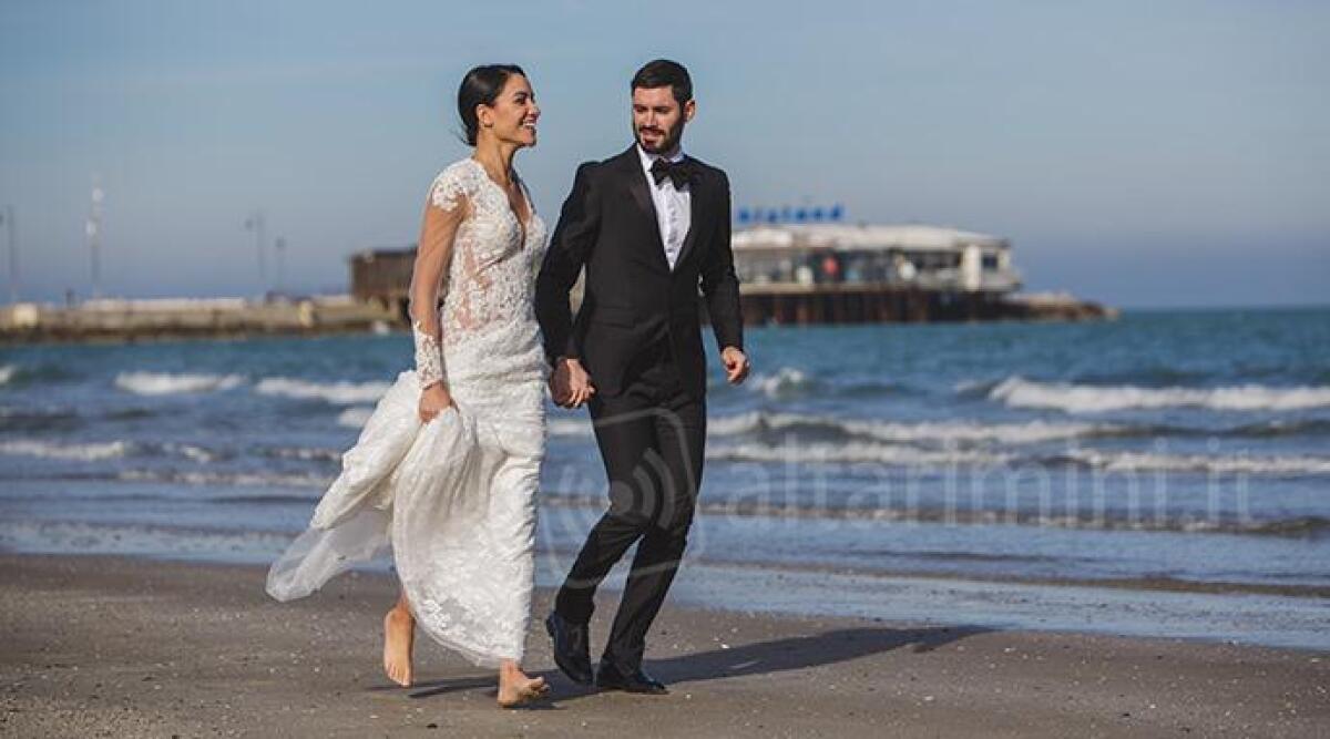 Rimini: sposarsi in spiaggia, si va verso un'estate di matrimoni. 20 cerimonie gi&agrave; confermate - 