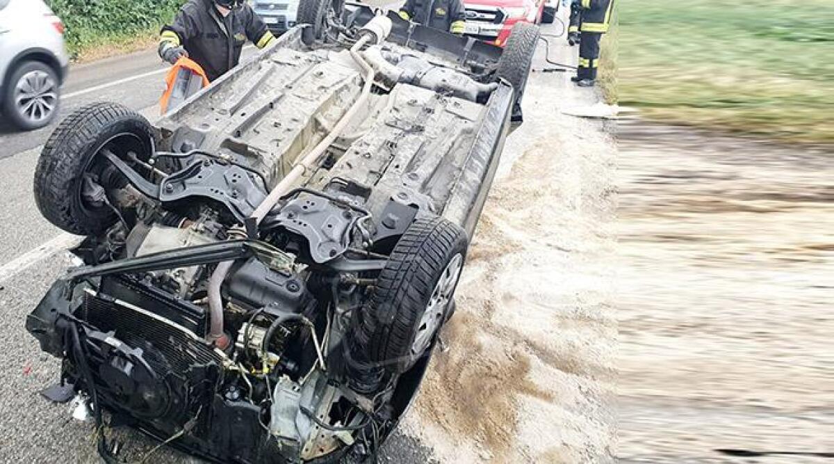 Auto cappottata in via Coriano: ferita anche una bambina di 11 anni - 