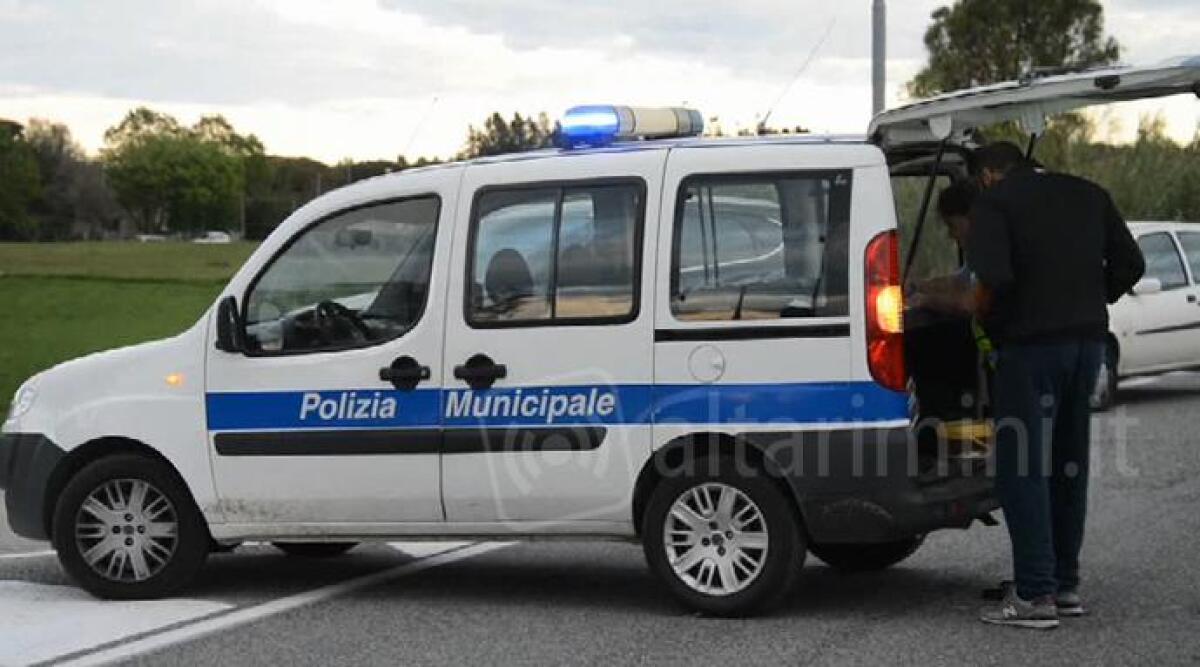 Insult&ograve; i vigili, condannato: il risarcimento devoluto in beneficenza - 