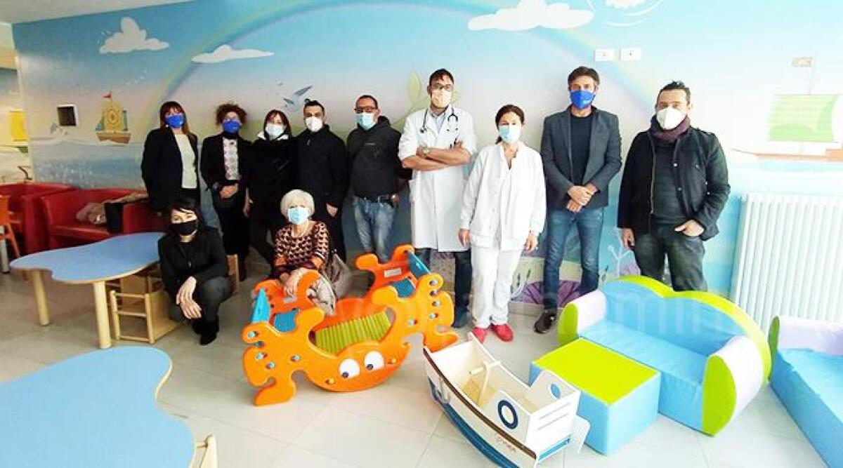 La bella donazione: nuovi arredi per la sala giochi della Pediatria dell'ospedale Infermi - 