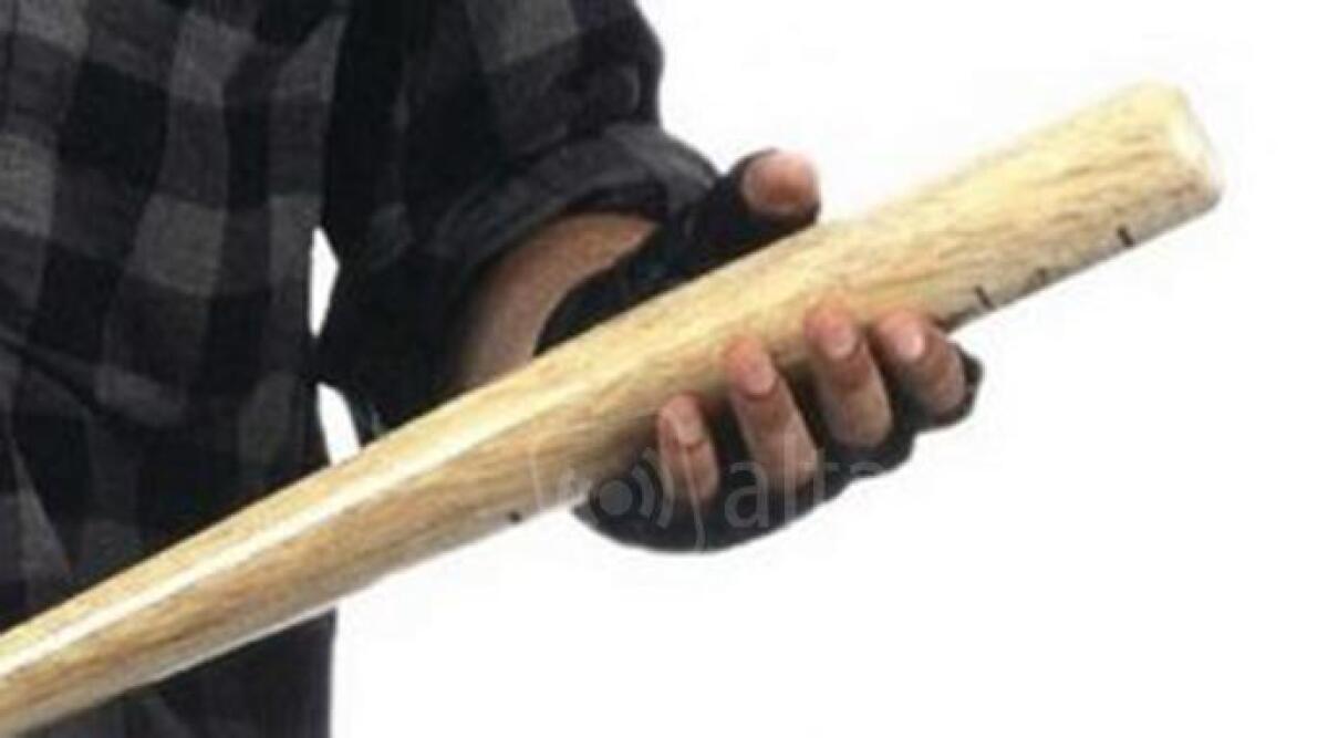 Raid punitivo dopo il furto di una bicicletta, scopre il ladro e lo prende a bastonate - 