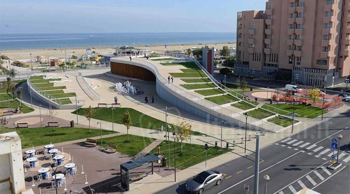 Rimini: lavori alla vasca di piazzale Kennedy, chiusa al traffico la strada che lo costeggia - 