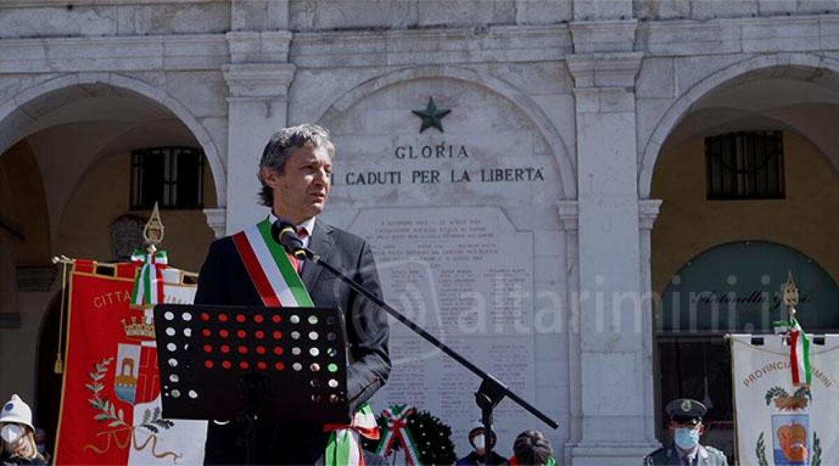 FOTO Rimini celebra la Liberazione d'Italia in piazza Tre Martiri - 