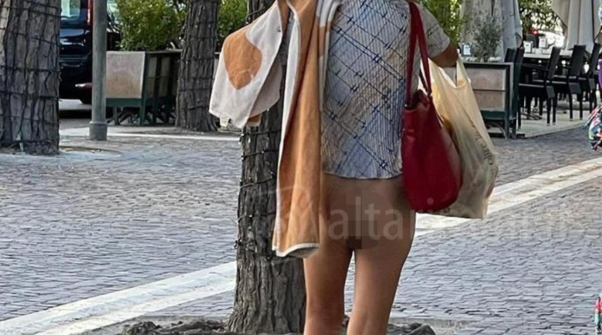 Gira nuda per Rimini, denunciata donna 43enne - 