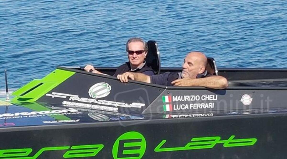 L'astronauta Maurizio Cheli collauda a Misano una nuova barca con motore da 400 Cv elettrico - 