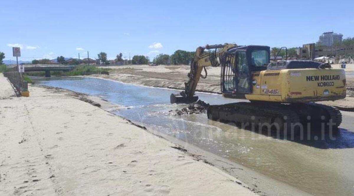 Riccione: il punto sui lavori al torrente Marano, alla vegetazione e all&rsquo;arenile - 