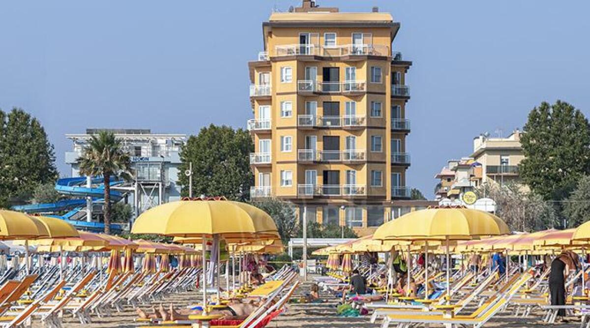 Rimini: Hotel Carlton Beach apre con un nuovo look e un ristorante di cucina di alto livello -