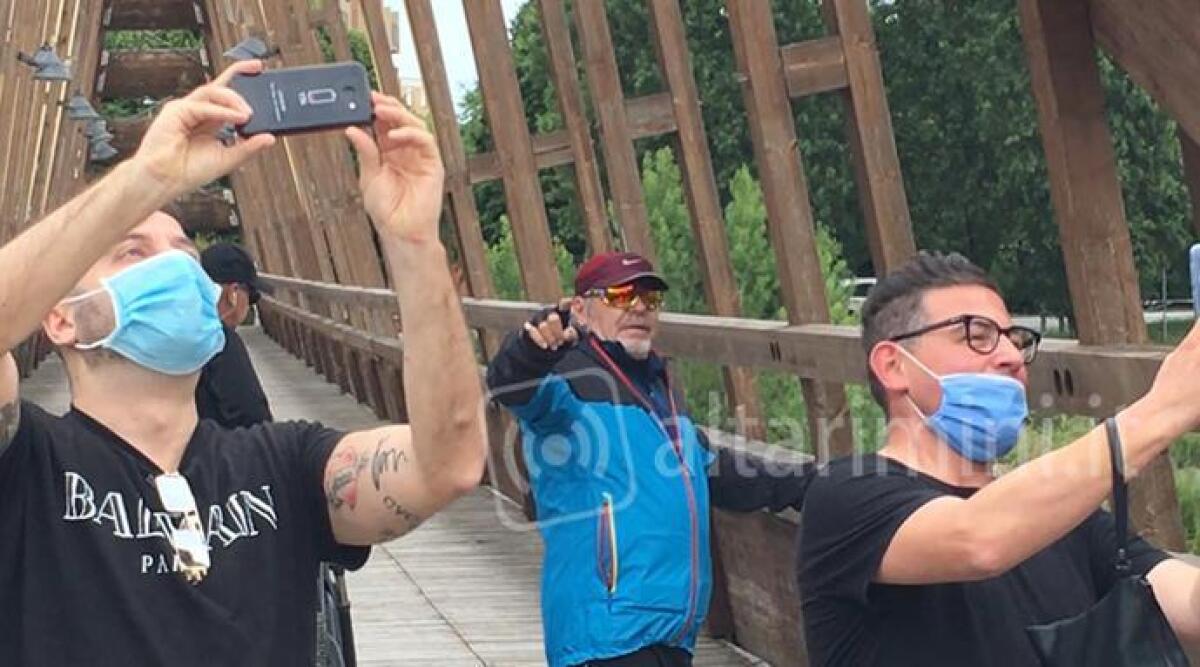 Vasco Rossi &egrave; tornato a Rimini, &egrave; caccia all&rsquo;autografo - 