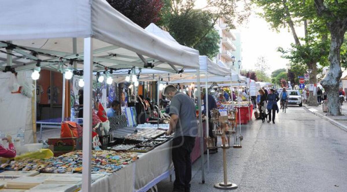 A Riccione mercatini estivi al via, nel weekend partono anche le zone a traffico limitato - 