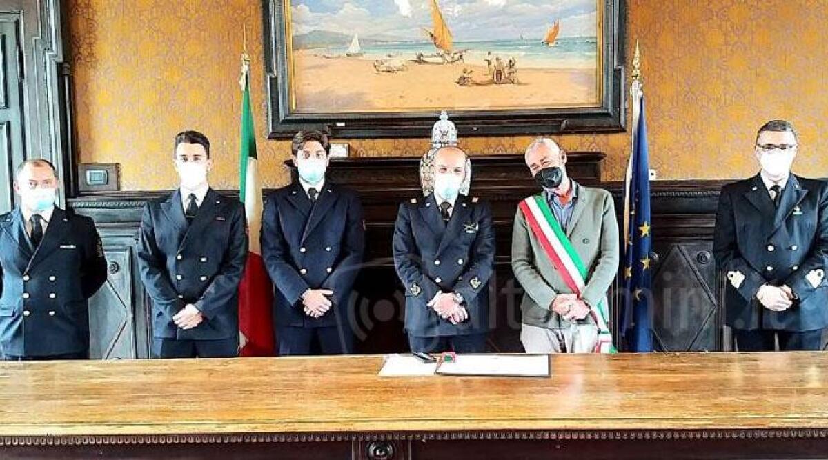 FOTO Cattolica celebra il comandante Capitaneria, per dieci lustri di carriera militare -