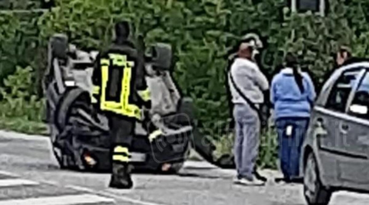Auto si ribalta sulla Marecchiese a Secchiano, un ferito lieve - 
