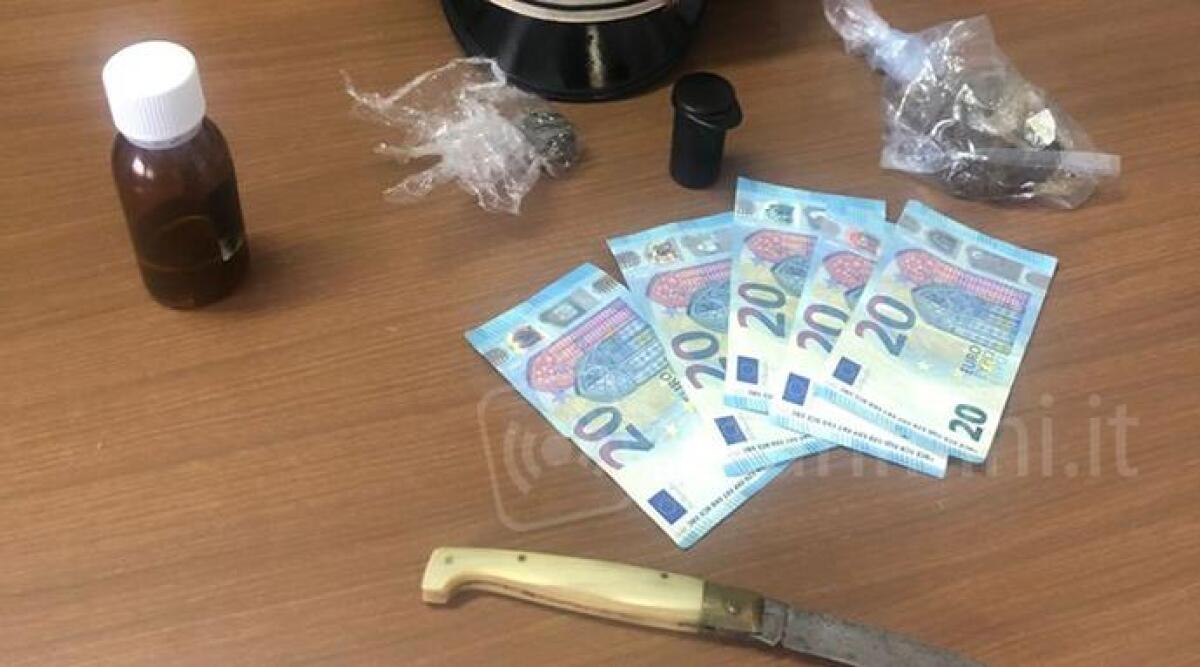 Spacciava droga rifornendo i clienti da casa: arrestata una donna 61enne - 