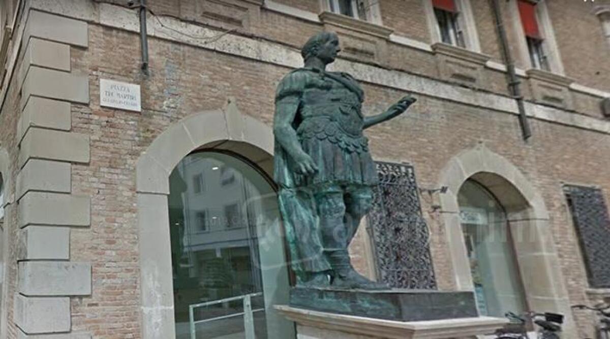 Trasferire a Piacenza la statua di Cesare che Rimini non vuole - 