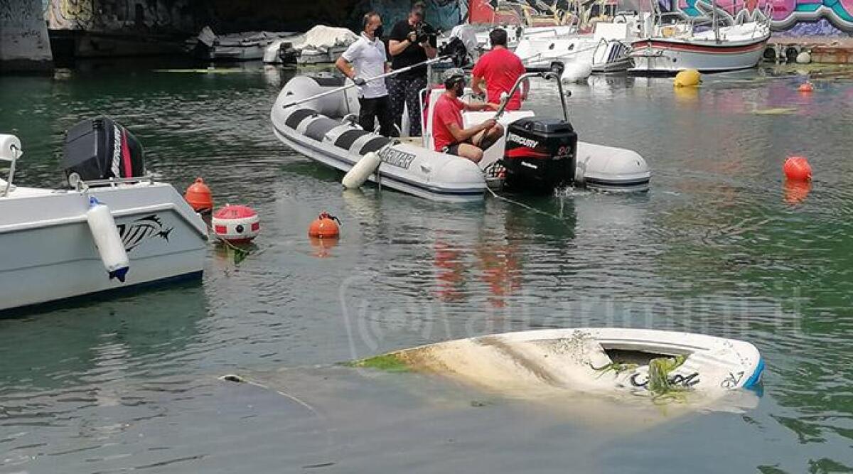 Recuperati relitti anche con motore, sub all'opera sui fondali del porto di Rimini - 