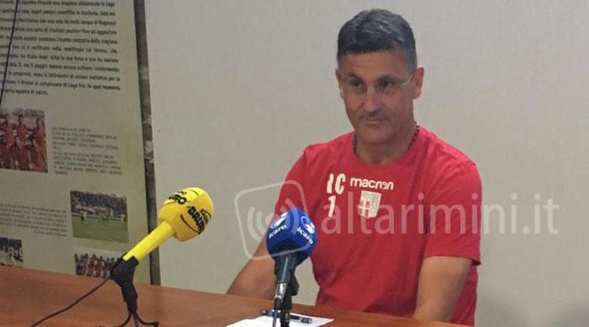 Calcio, l'ex mister del Rimini Renato Cioffi sulla panchina del Sorrento - 