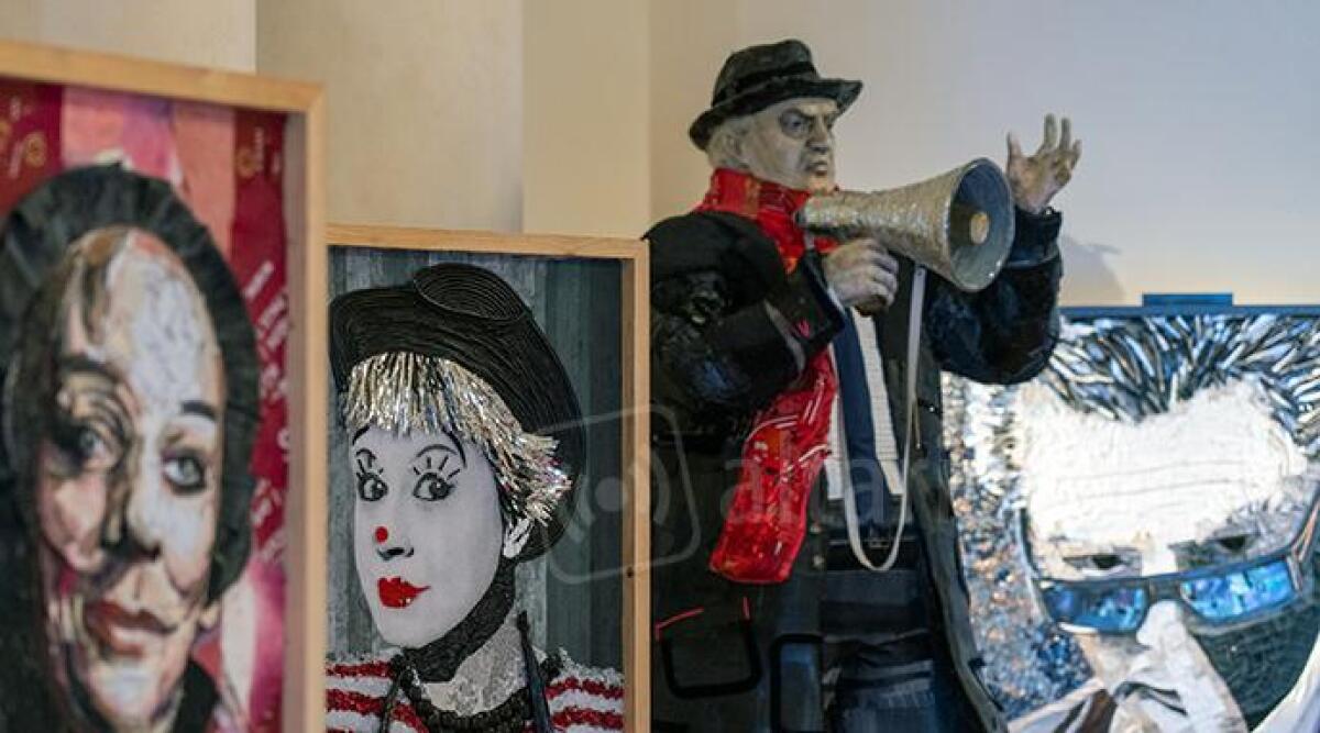 FOTO Mosaico e materiali di recupero: il gruppo Hera celebra Fellini con Scart -