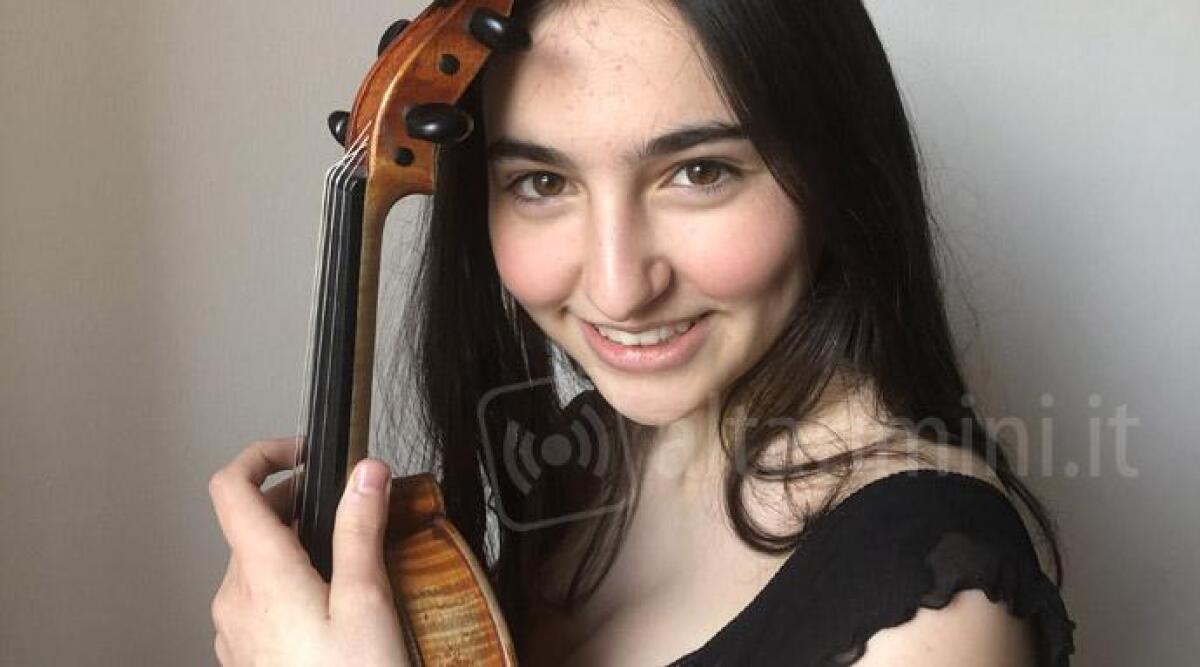 Viola Pasquini, una giovane riminese &egrave; l'asso del violino - 