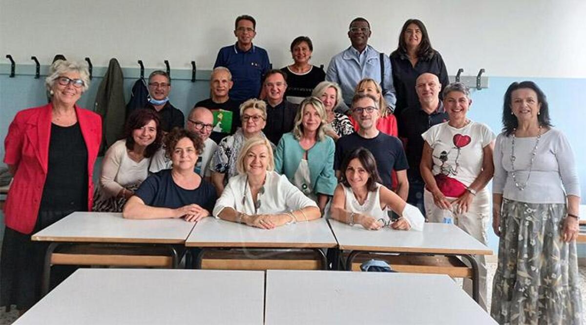 Alunni del Valturio tornano sui banchi di scuola, 40 anni dopo il diploma - 