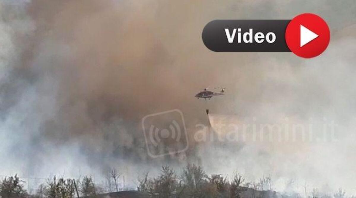 VIDEO Grosso incendio zona Cantina verso Ponte Uso, in azione anche l'elicottero -