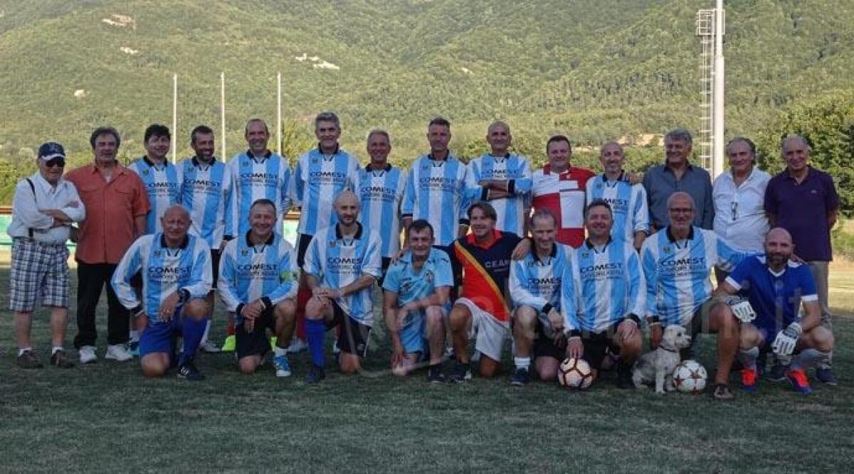 Pennabilli Calcio, serata amarcord: tutti in posa nuovamente con la maglia bianco celeste - 