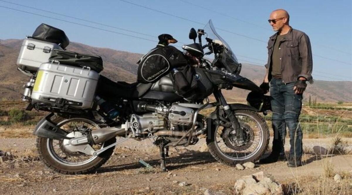 ‘Zita on the road’, il viaggio solidale ‘a sei zampe e due ruote’ passa per la Romagna. FOTO E INTERVISTA -