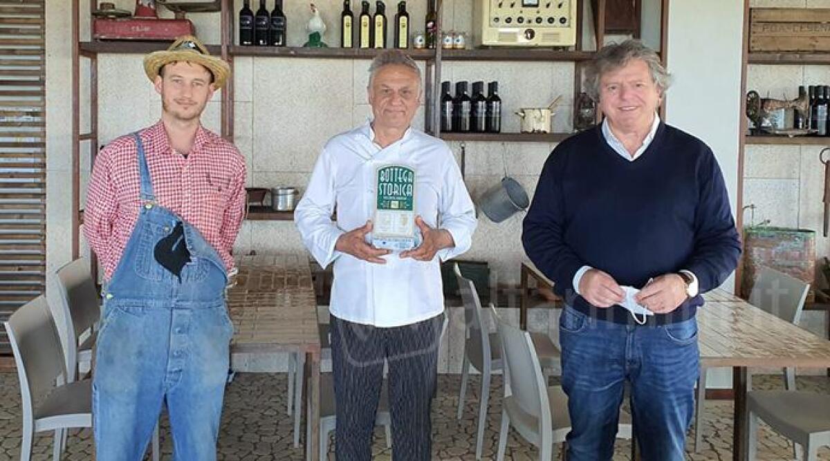 Da Rinaldi, la targa di Bottega Storica premia passione e lavoro di tre generazioni - 
