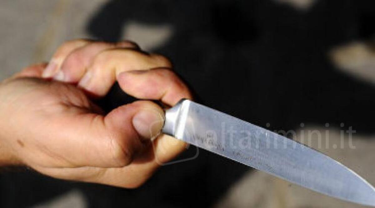 Si scaglia contro la moglie per accoltellarla, arrestato - Foto di repertorio