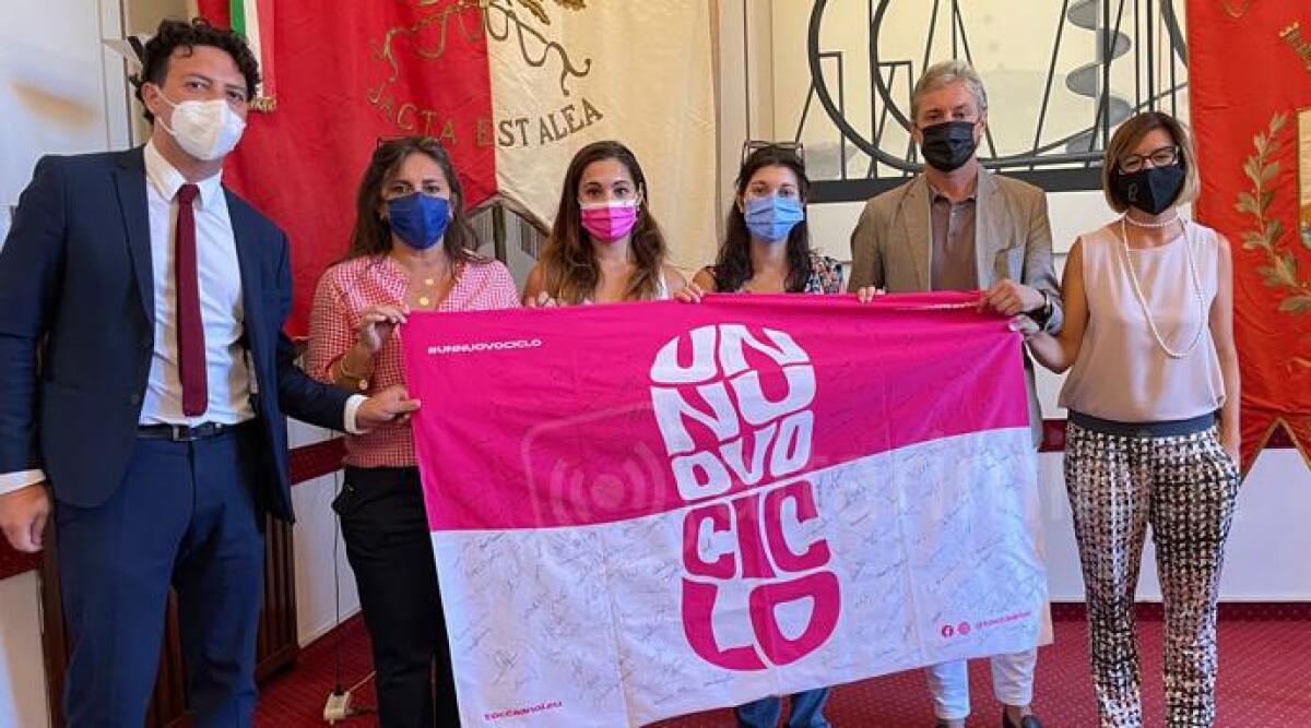Ha fatto tappa a Rimini la manifestazione per dire stop alla tassa sugli assorbenti - 