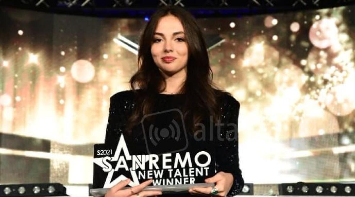 Rimini, conclusa l'edizione 2021 di Sanremo Newtalent. Vince la riccionese Agnese Galassi - 