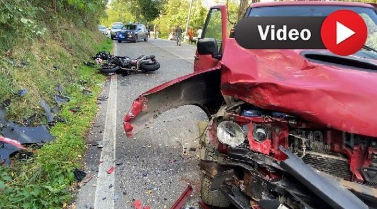VIDEO Incidente choc tra due moto e un fuoristrada sulla Marecchiese: due feriti gravissimi -