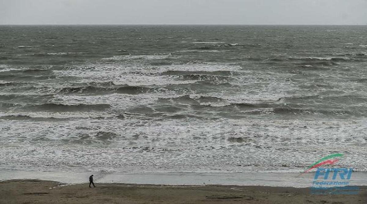 Riccione, il maltempo ferma il triathlon: niente gara in mare per la sfida di sabato - 