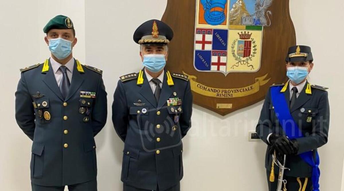 Rimini, il saluto del comandante della Finanza al nuovo ufficiale Alessia Natale Mariani -