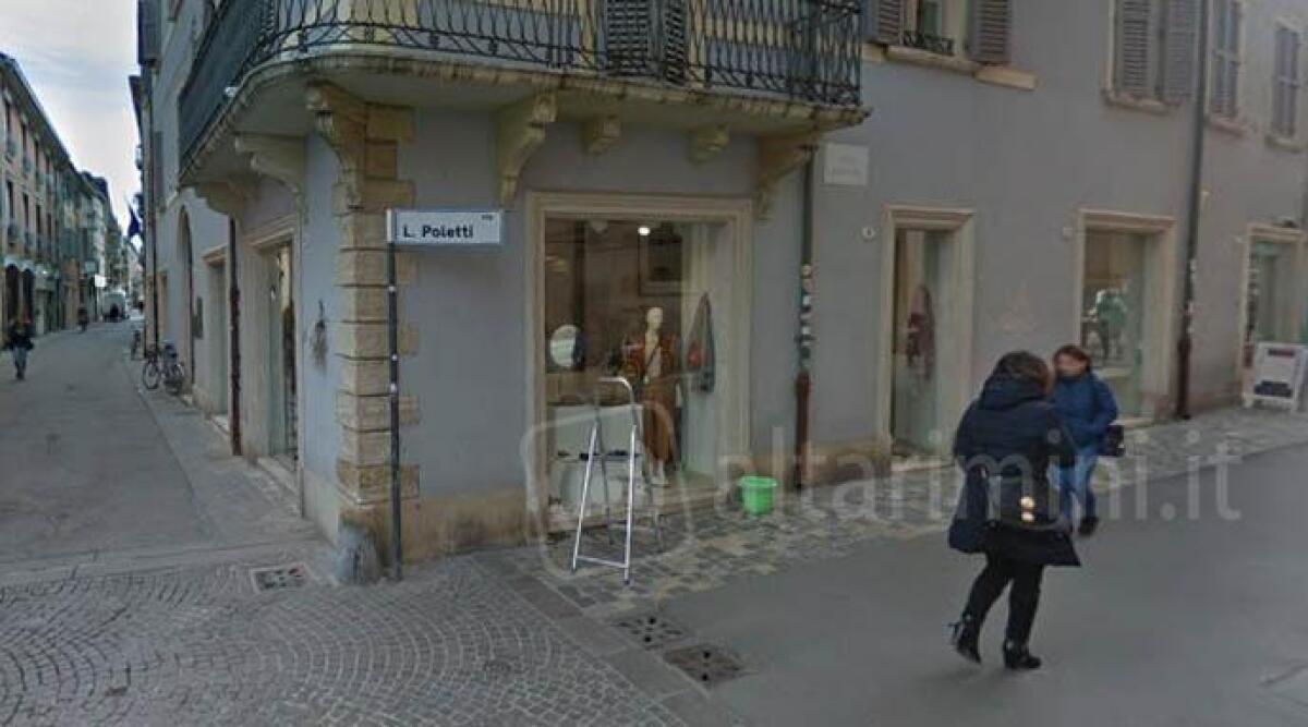 Lanterne ideate da Tonino Guerra per omaggiare Tolstoj: l'installazione tra il Galli e via Poletti -