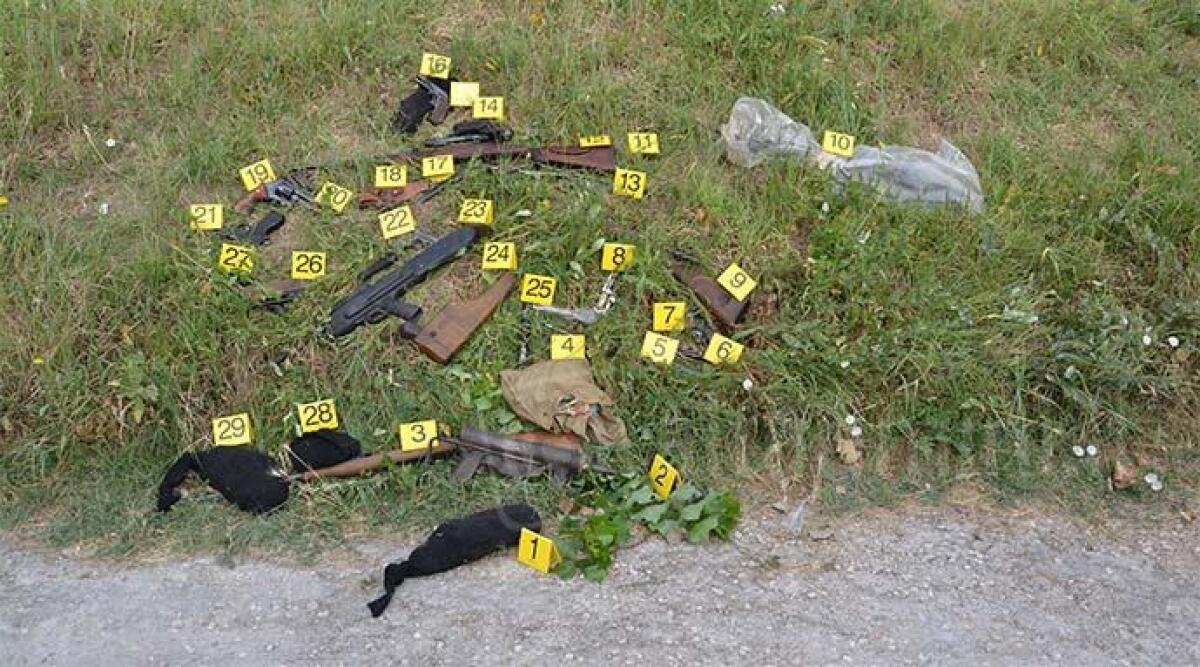 Rimini, scoperto arsenale di armi sulla riva del fiume Marecchia - 