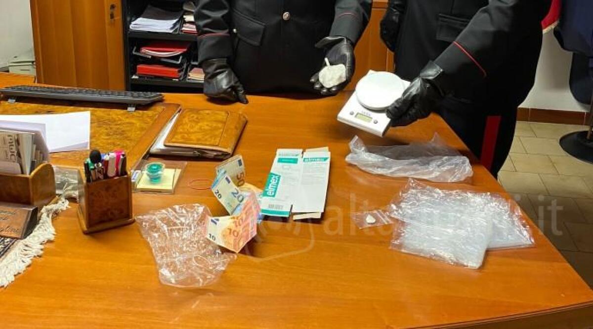 Misano, cocaina nascosta nella scatola del collutorio: arrestato spacciatore -