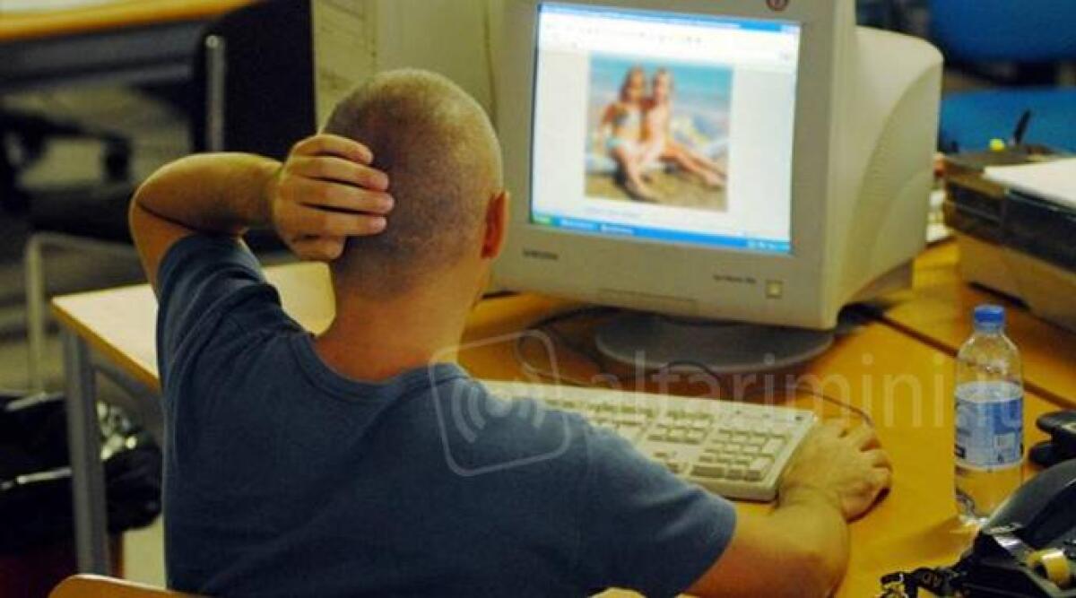 Si finge bambina, invia foto porno a undicenne riminese - 